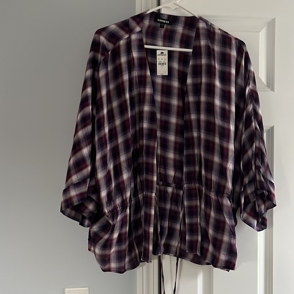 Express kimono tie in front top. - Picture 1 of 2